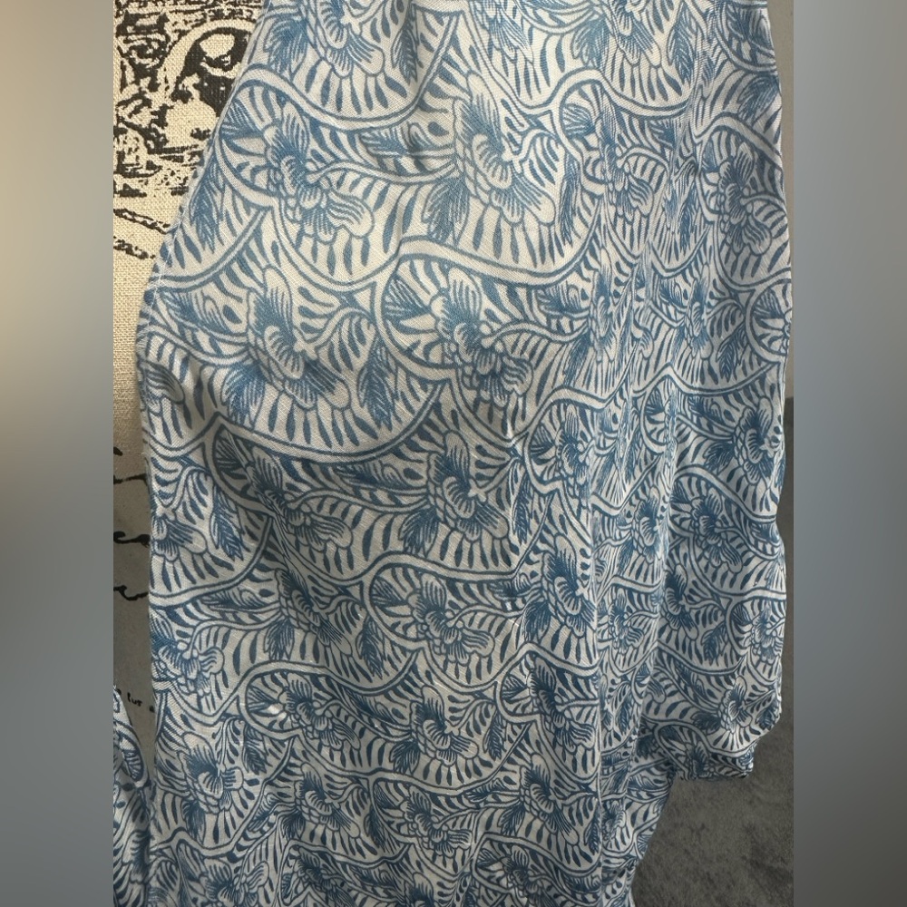 The Met Store Metropolitian Museum of art Blue & White Qing Floral Cover-Up - Picture 10 of 10